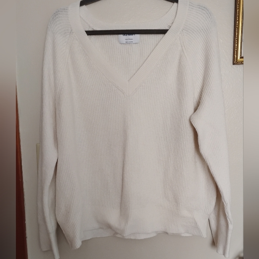 🌻Old Navy V-neck Sweater (L)